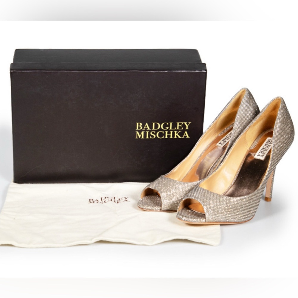 Like new champagne silver gold Badgley Mischka Ponderosa peeptoe pumps/heels sz8